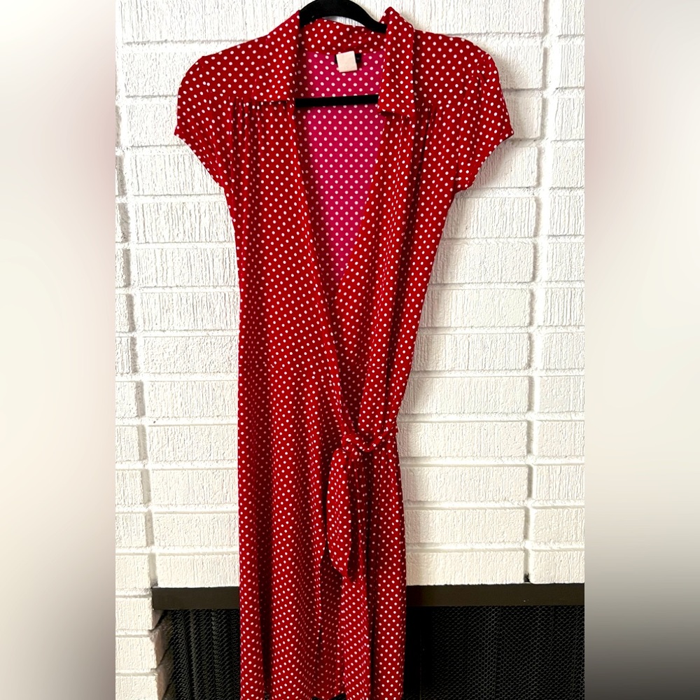 Wrap around v- neck short sleeve dress